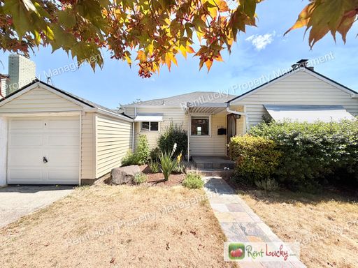 Terrific 3 Bedroom House in Magnolia! Large Family Room and Workshop Space! – photo 1