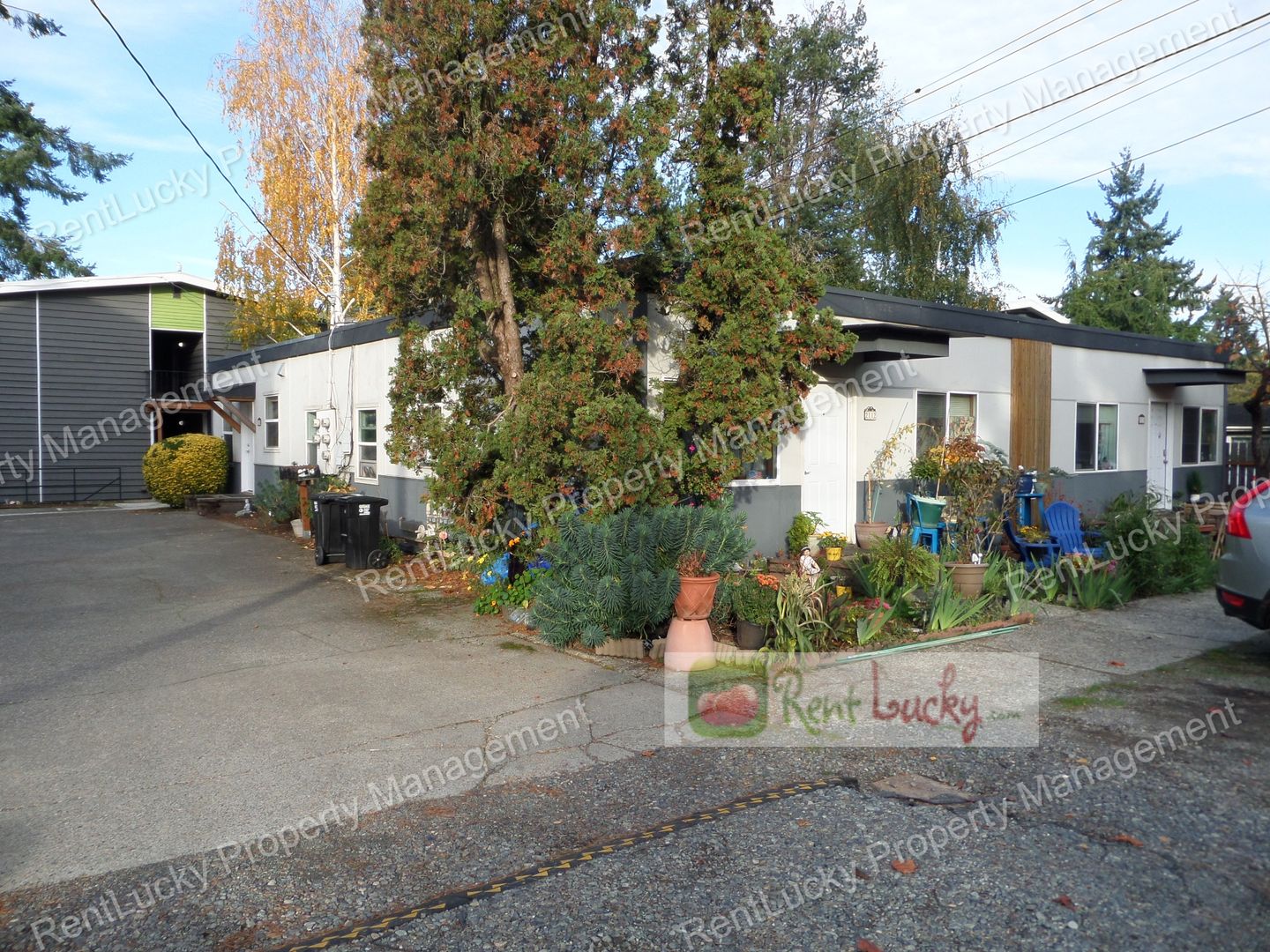 Seattle Apartment: 2110-2116 NE 85th St.