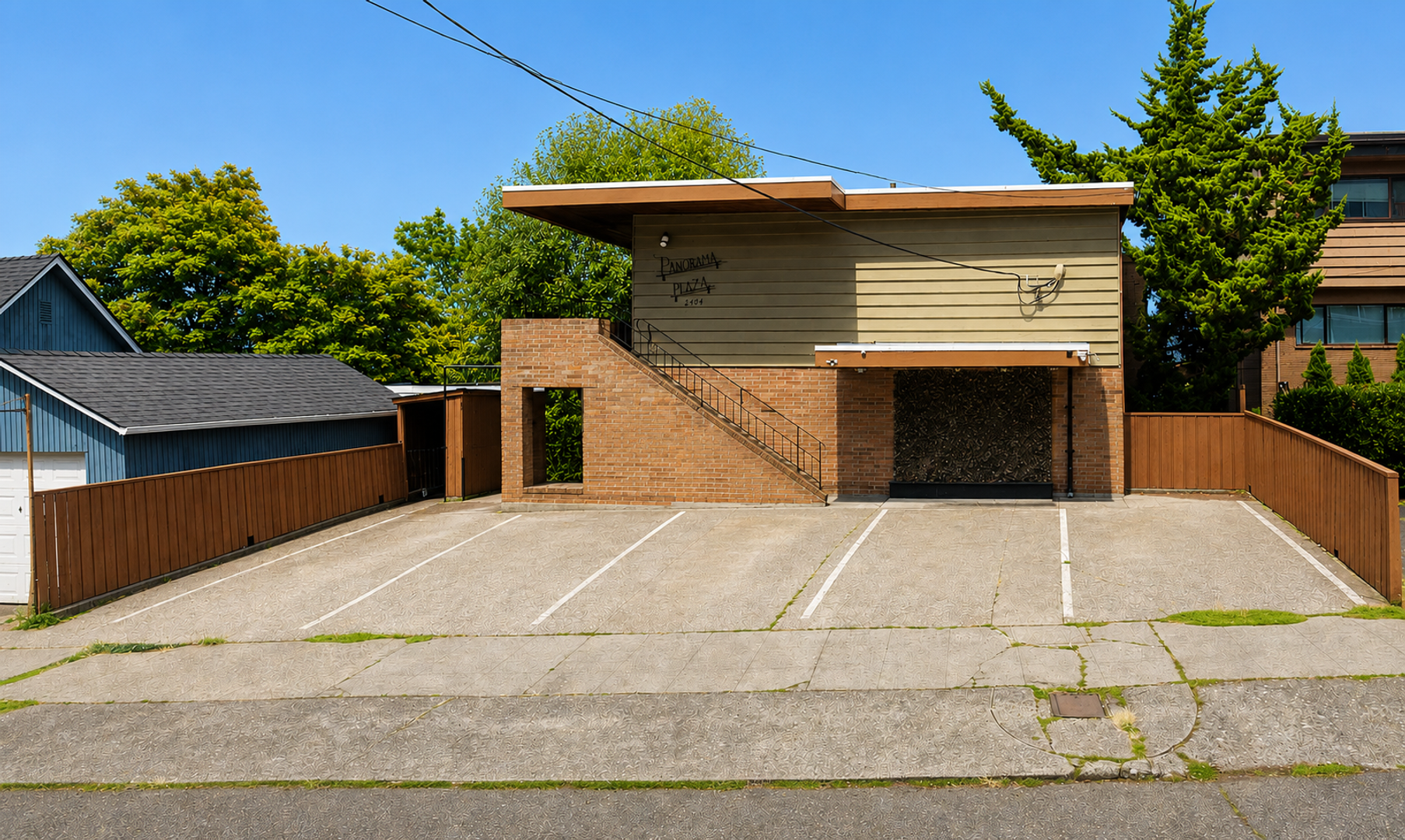 Seattle Apartment: 2484 Dexter Avenue N