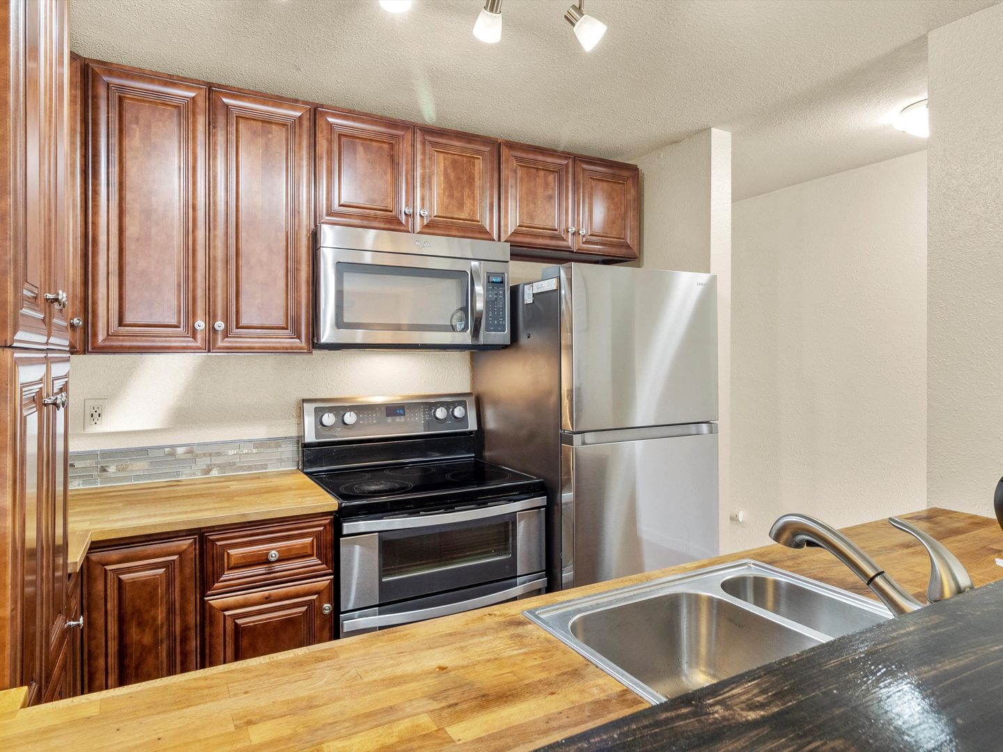 Federal Way Condo: 31003 14th Avenue S #H1