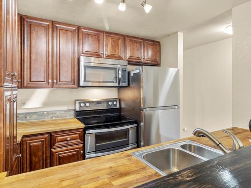 NEW PRICING! Great Condo in Federal Way! 1 Bed, 1 Bath! Leasing Special!