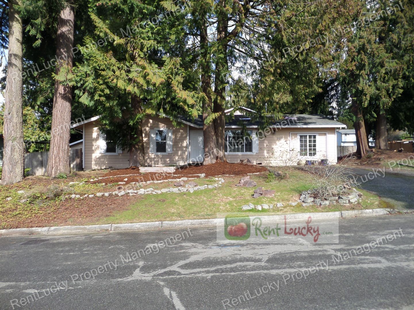 Bothell House: 707 216th St SW