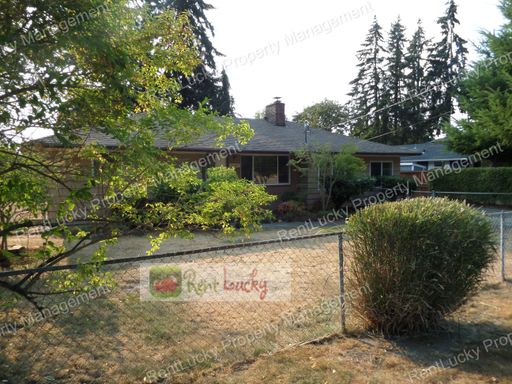 BEAUTIFUL! Unique & Freshly Updated 3-Bedroom Rambler in Great Des Moines Location!! – photo 1