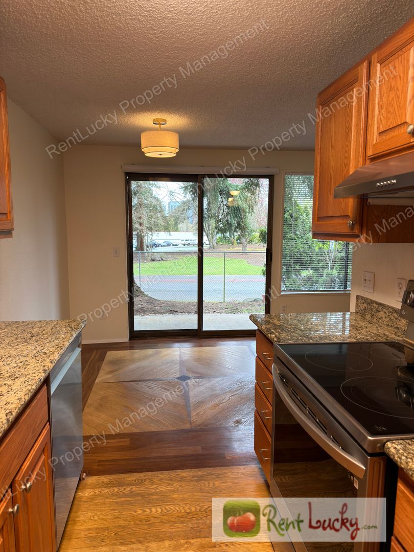 Kirkland Condo: 12510 NE 117th Pl