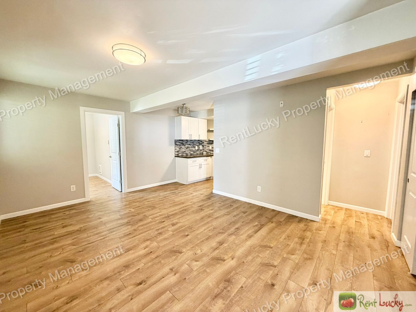 Seattle Apartment: 3315 Claremont Ave S