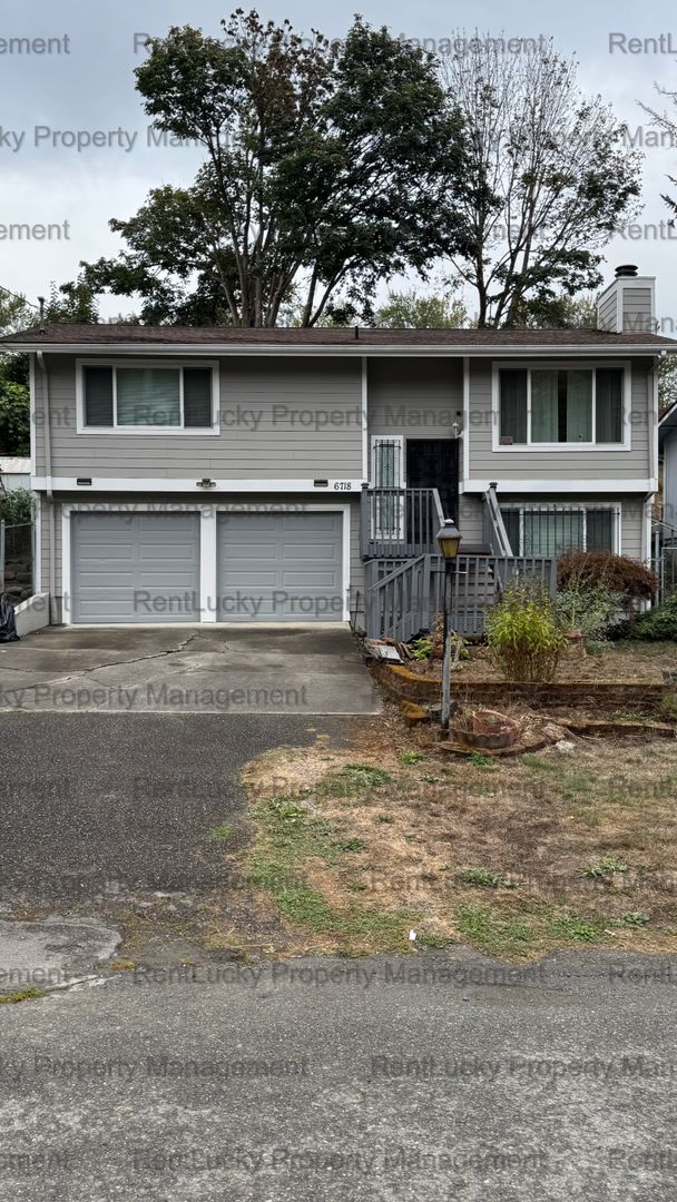 Seattle House: 6718 23rd Ave SW