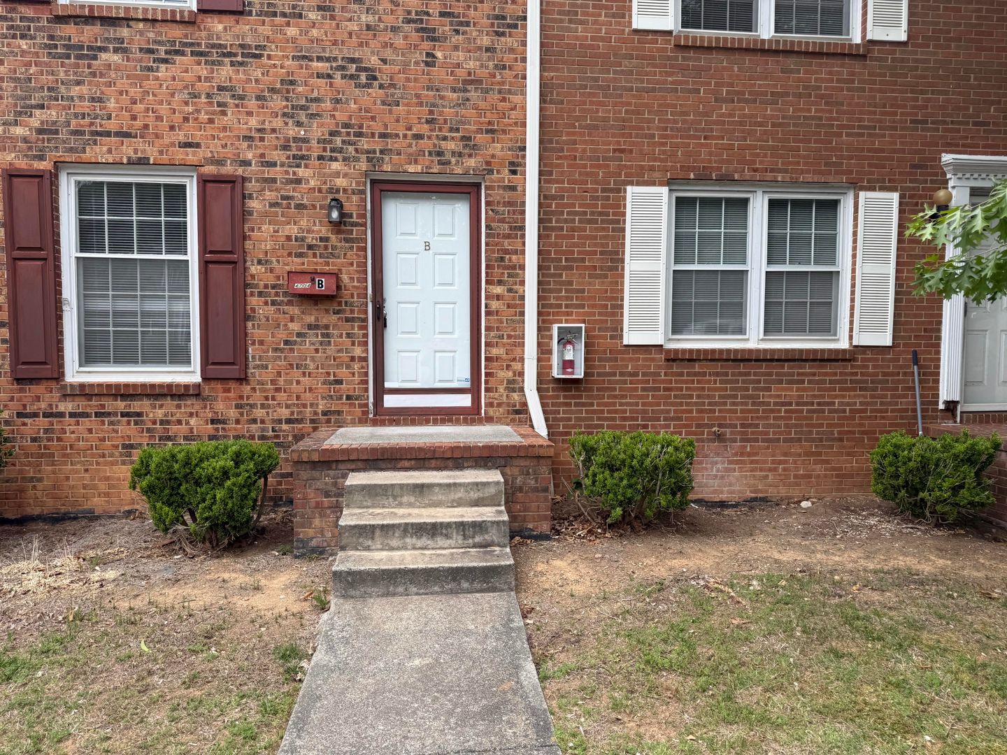 GREENSBORO Townhome: 4704 LAWNDALE DR #B