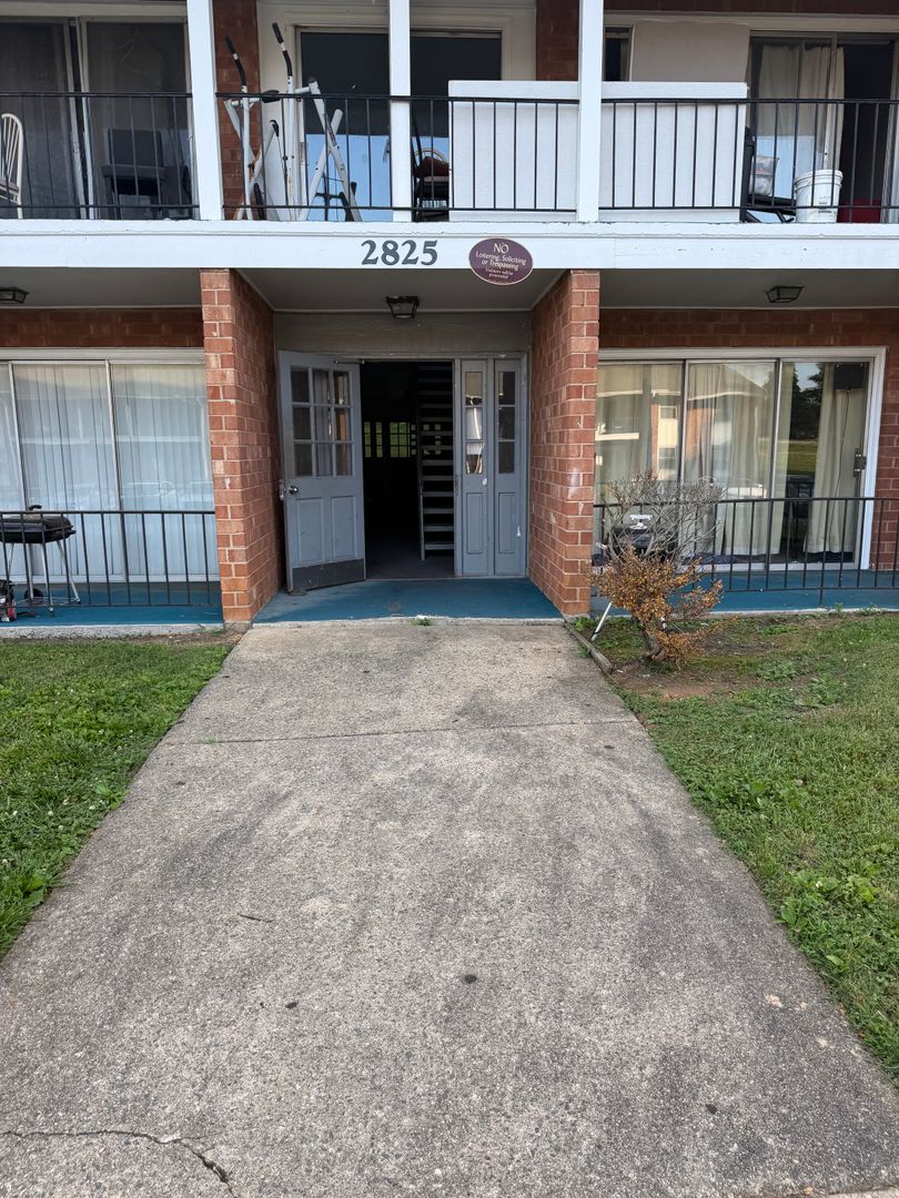 Greensboro Apartment: 2825 N O'henry #C