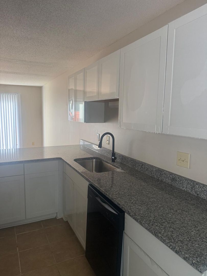 GREENSBORO Apartment: 3529 LYNHAVEN DR