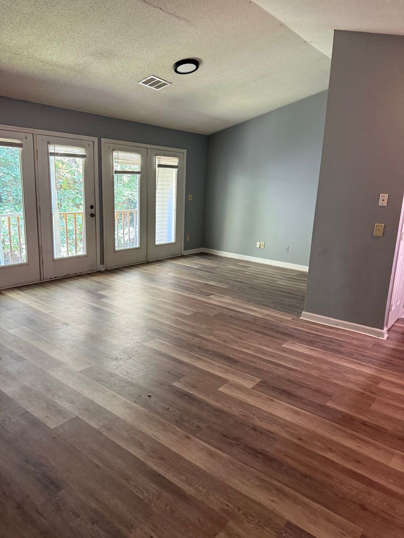 Greensboro Apartment: 3115 Darden Rd