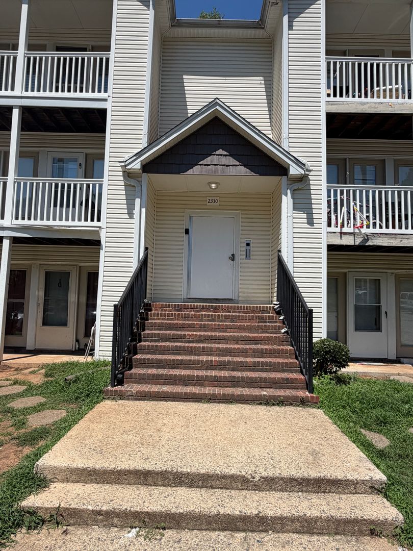 Greensboro Apartment: 2330 W. Vandalia