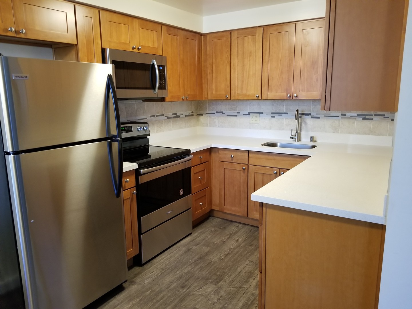 Everett Apartment: 3231 Nassau St