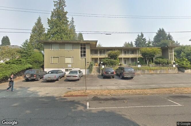 Everett Apartment: 3231 Nassau St