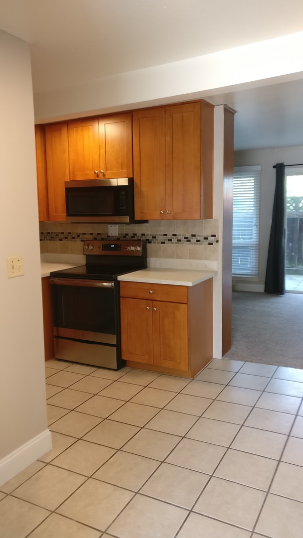Everett Apartment: 3304 Nassau St