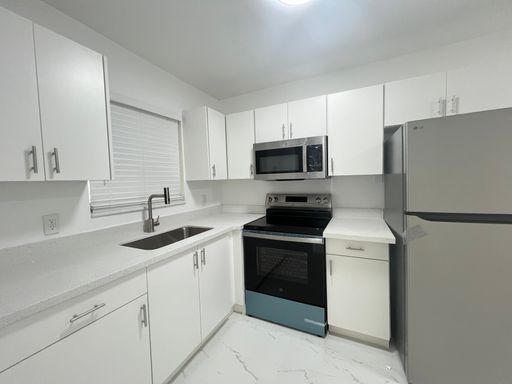 BRAND NEW UNIT WITH WASHER DRYER & CENTRAL AC – photo 1