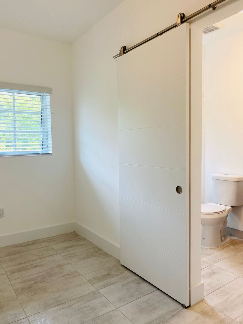 Stunning Apt - SOBE AT ITS FINEST 10 of 12