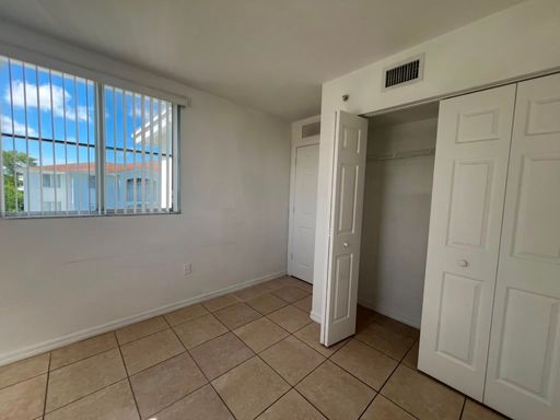 The Oaks: 3 Bedroom 2 Bath – photo 1