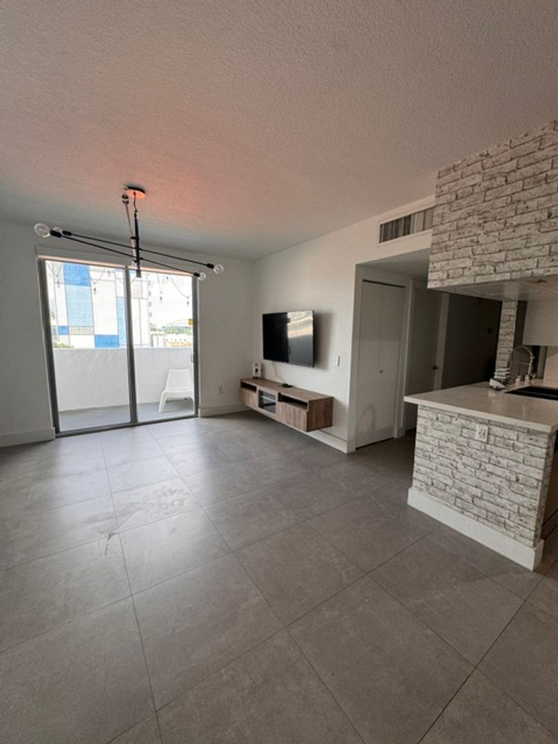 Miami House: 36 NW 6 Ave