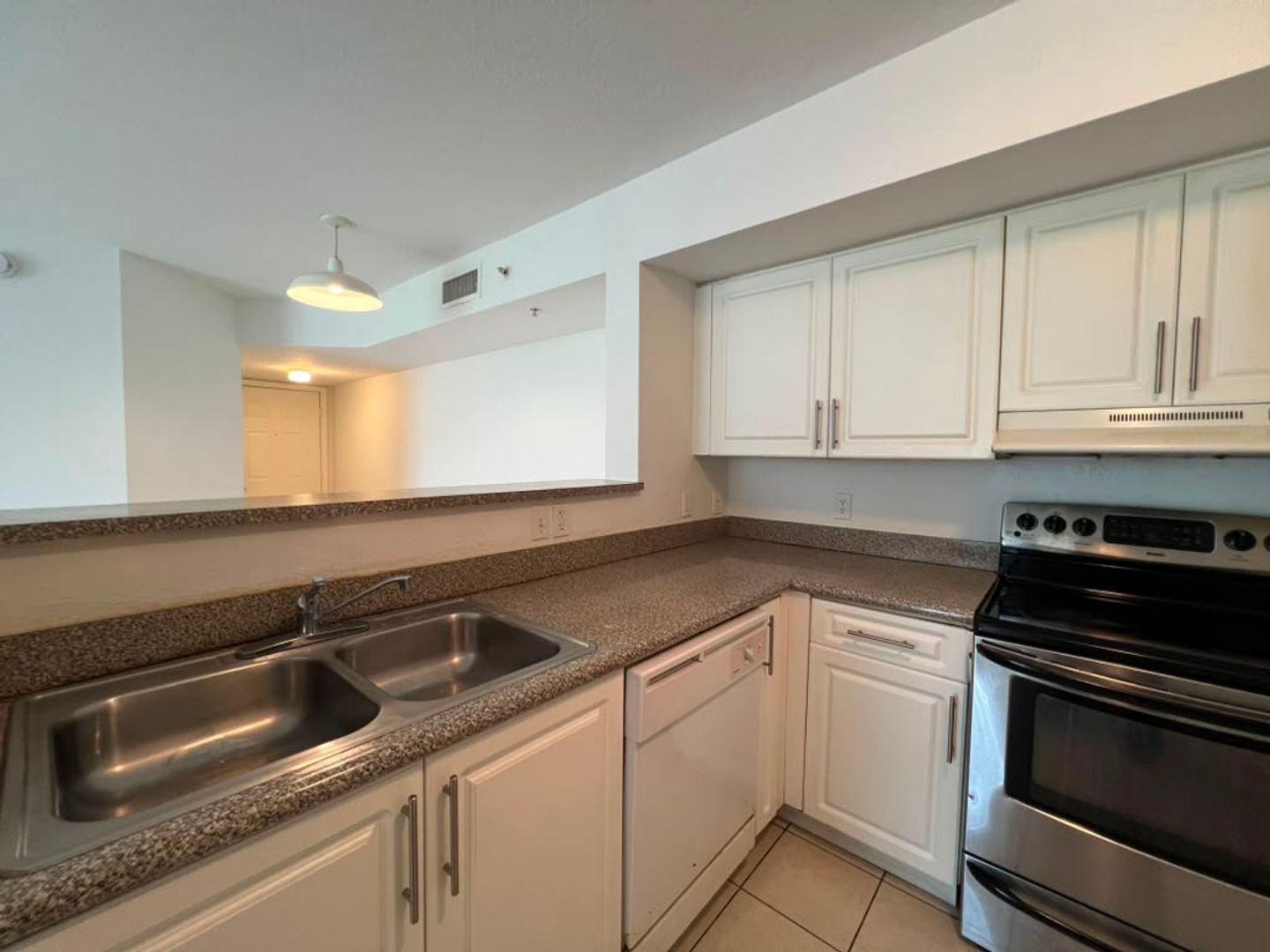 North Miami Apartment: 13780