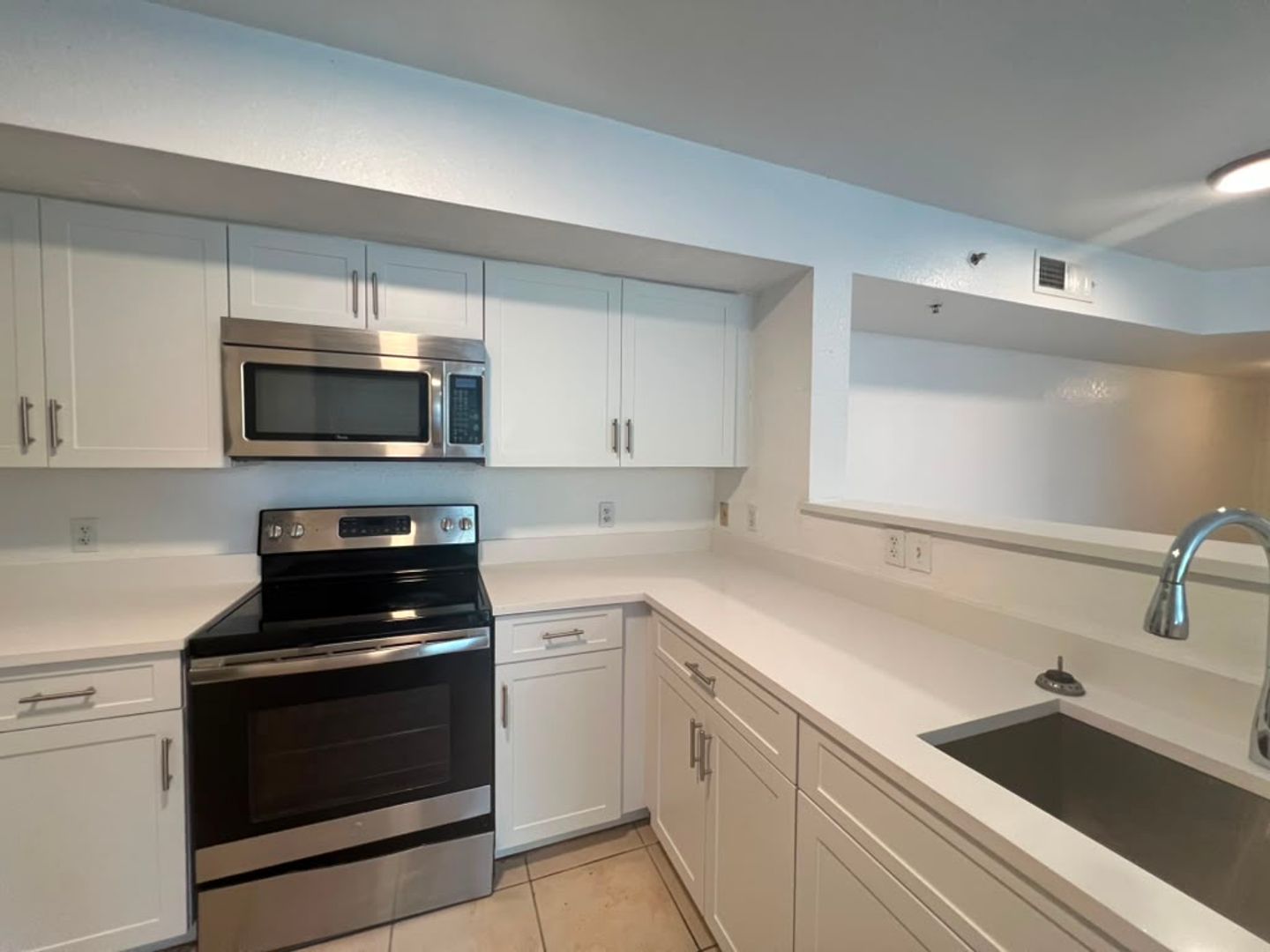 North Miami Apartment: 13780