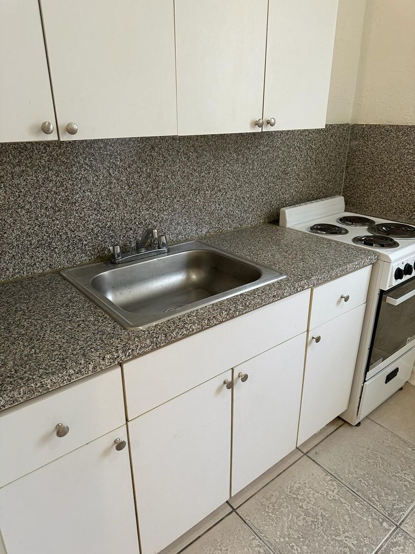 Miami Apartment: 180 NW 17 Street