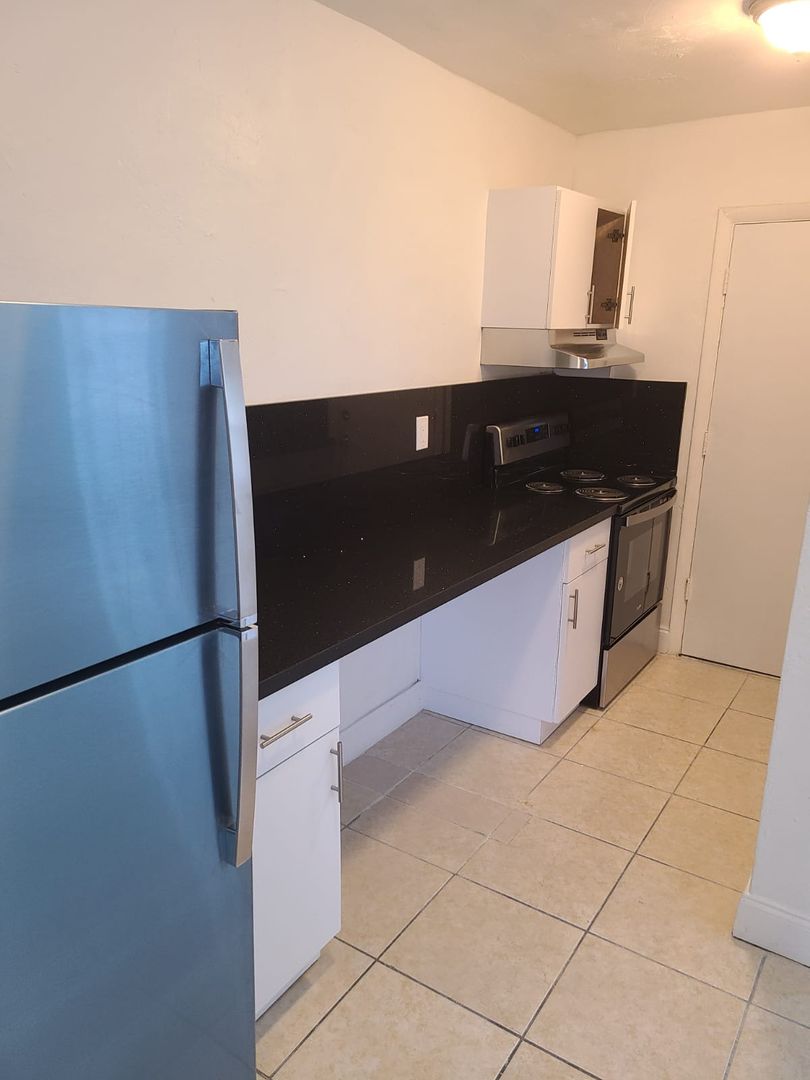 Miami Apartment: 1545 NW 8 Ave