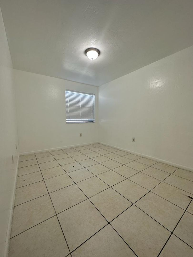 2 Bedroom Near Miami Medical 9 of 12