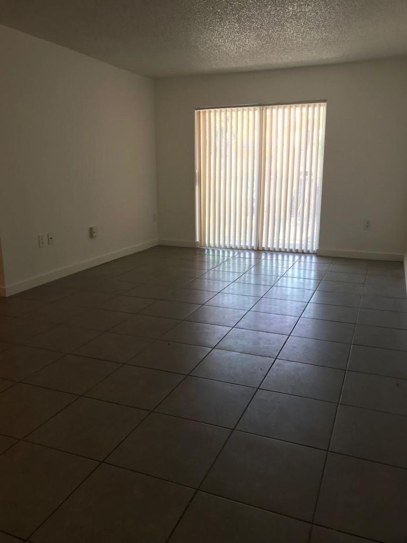 Miami Apartment: 1020 NW 7 Ave