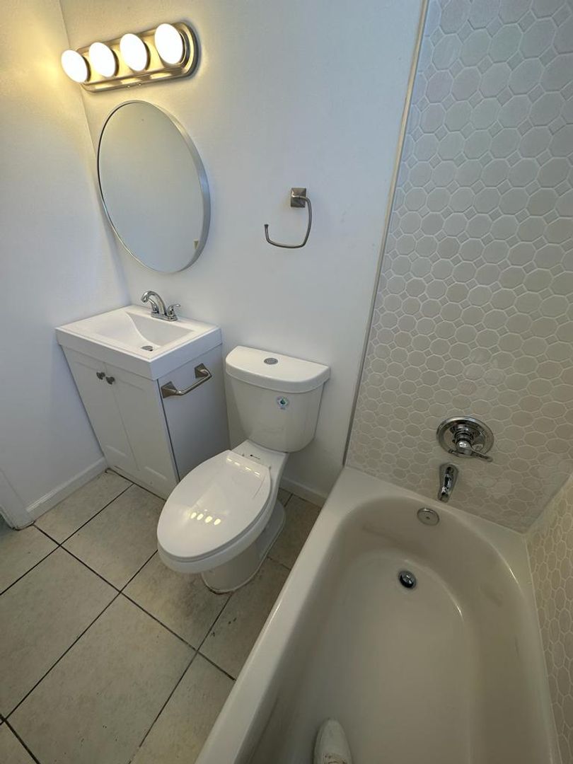 2 Bedroom Near Miami Medical 3 of 12