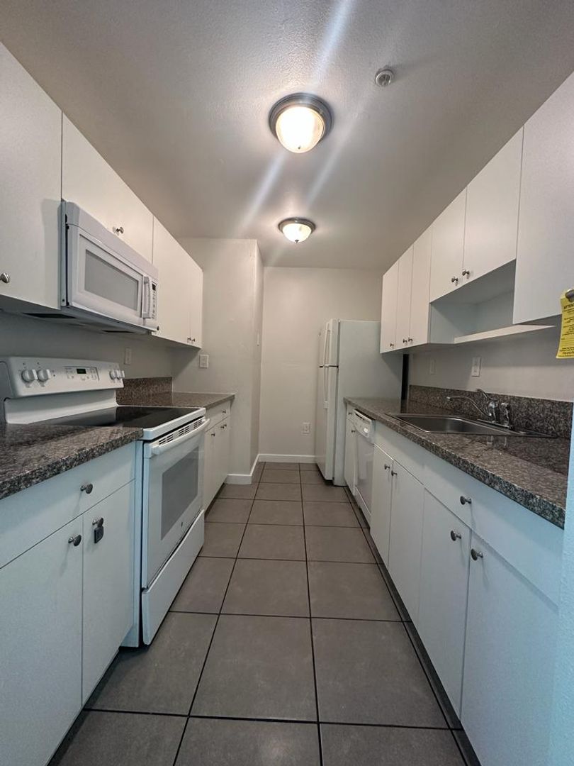 Miami Apartment: 1020 NW 7 Ave