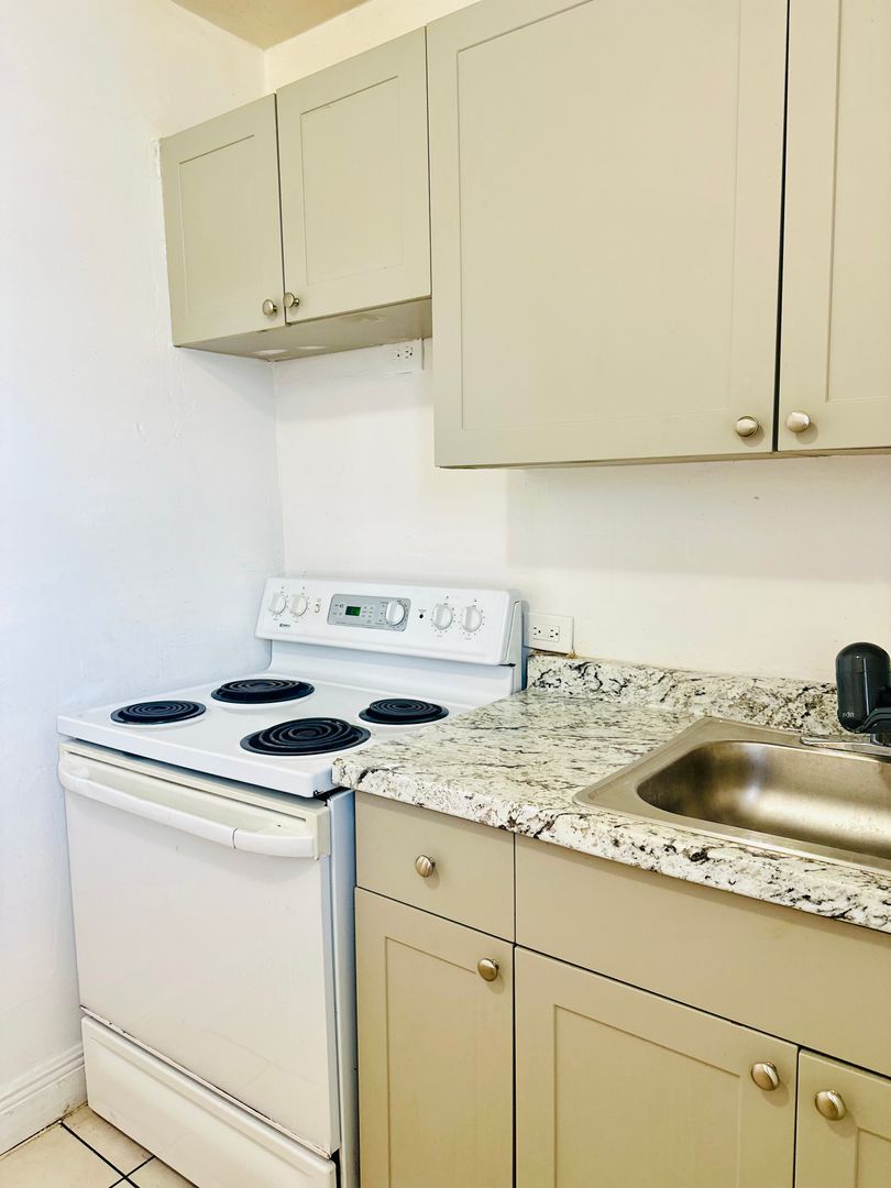 Miami Apartment: 352 NW 11 Street