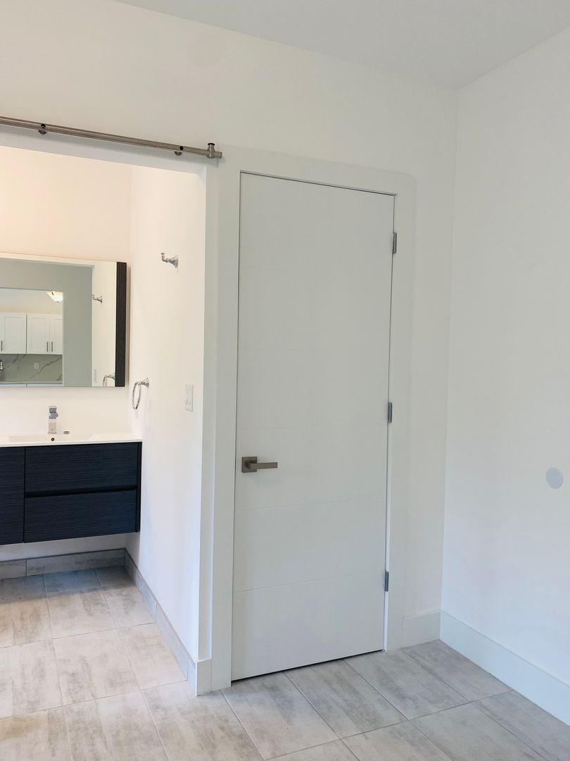 Stunning Apt - SOBE AT ITS FINEST 9 of 12