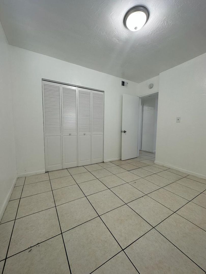 2 Bedroom Near Miami Medical 8 of 12