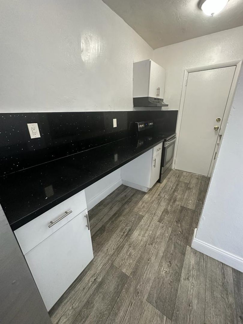 Miami Apartment: 1545 NW 8 Ave