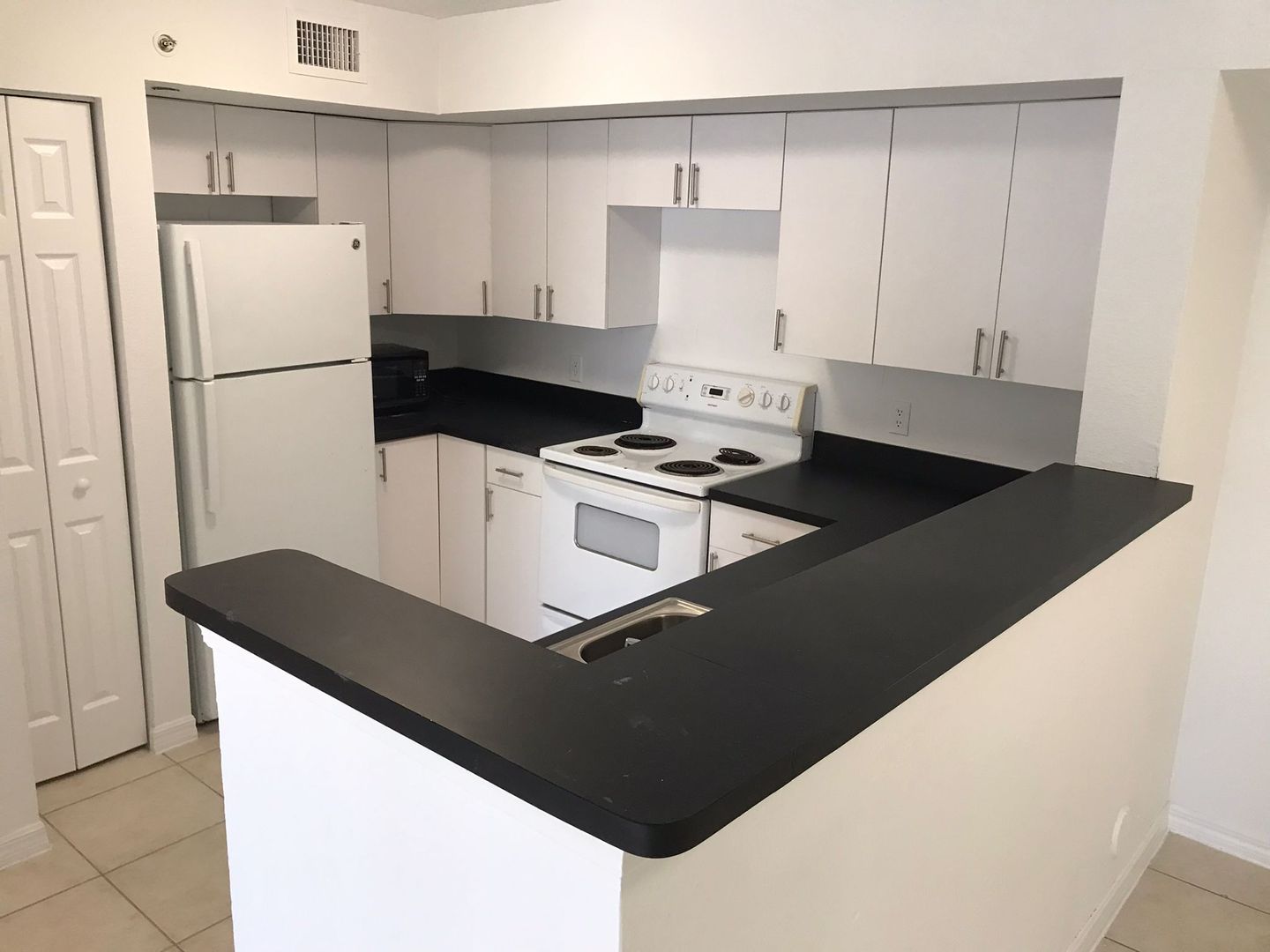 North Miami Apartment: 13780