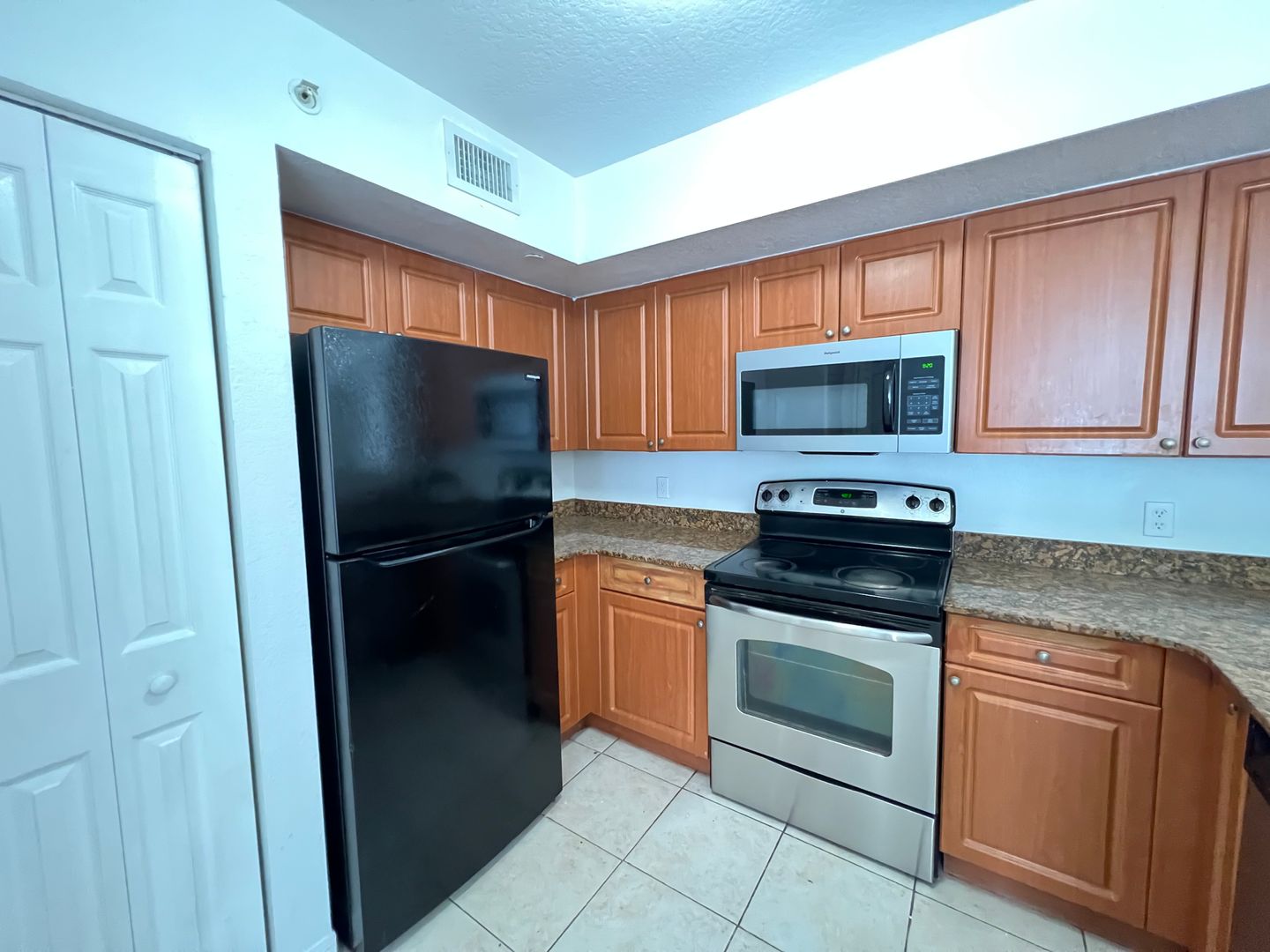 North Miami Apartment: 13780