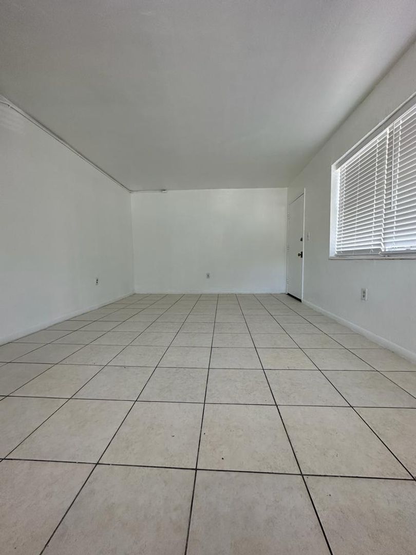 2 Bedroom Near Miami Medical 6 of 12