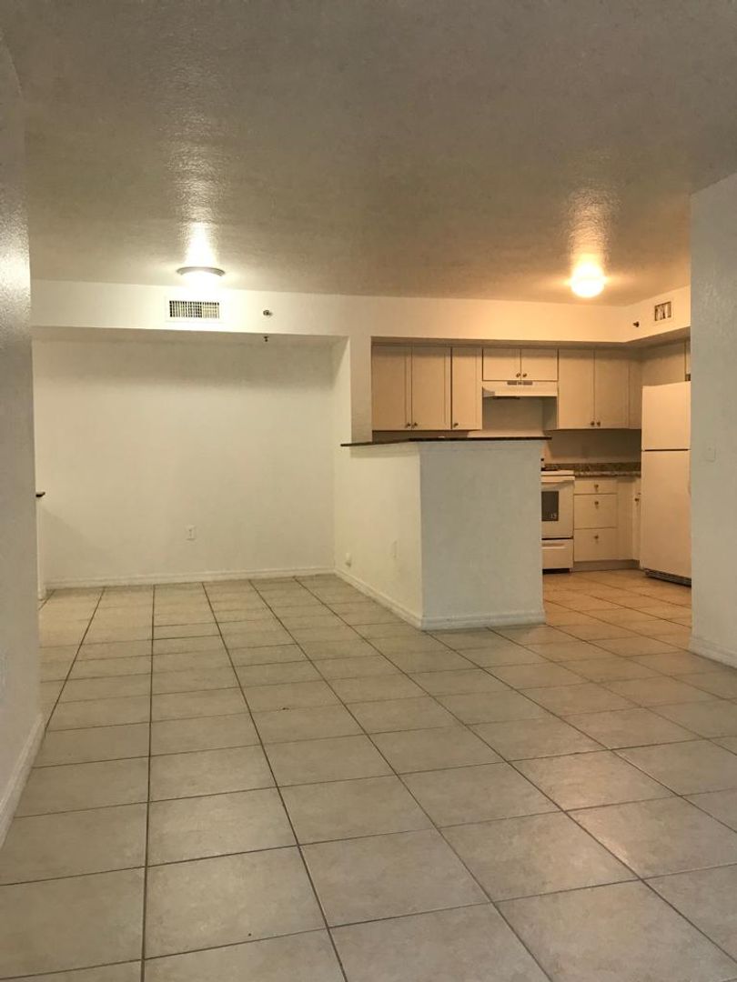 North Miami Apartment: 13780