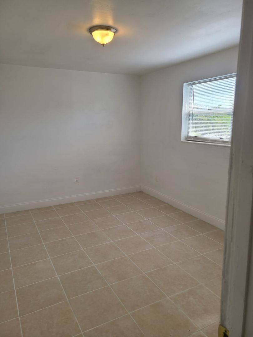 1545 Nadlan LLC 9 of 12