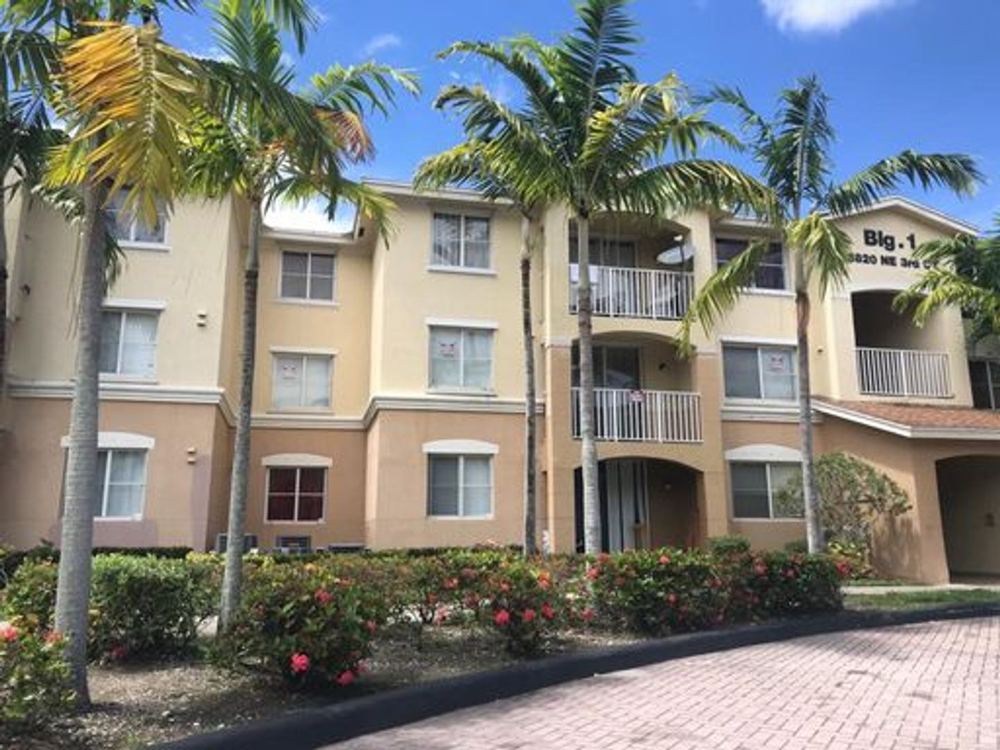 North Miami Apartment: 13780