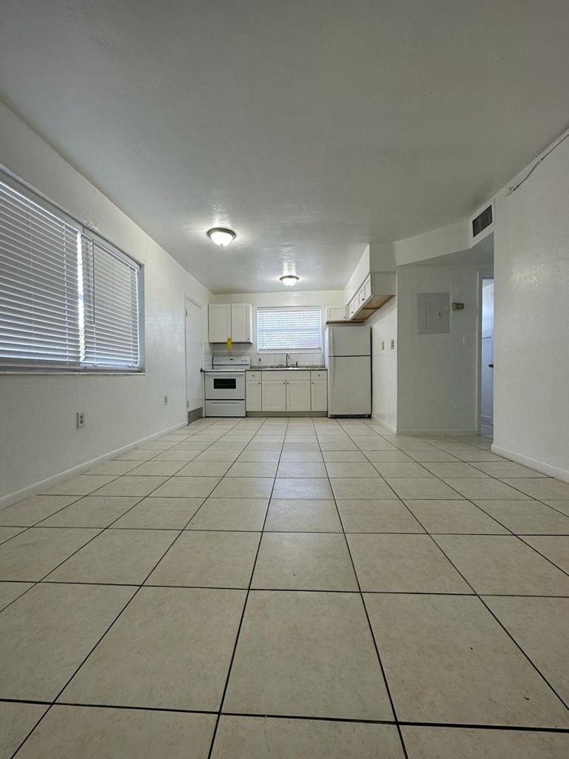 Miami Apartment: 1545 NW 8 Ave