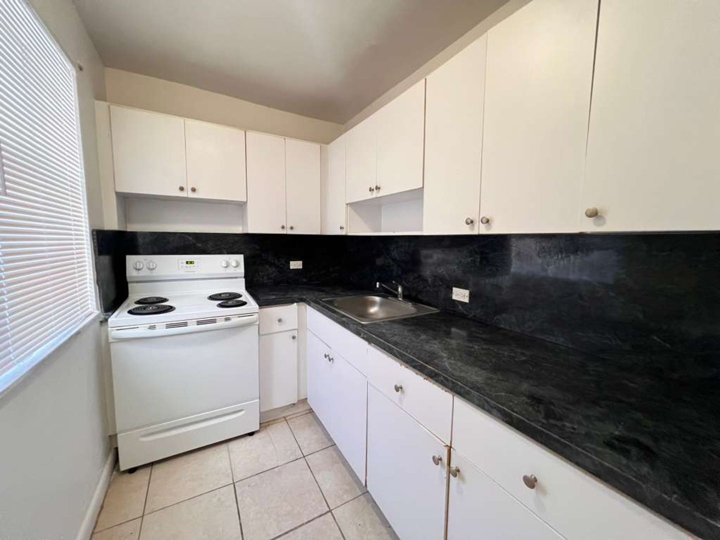 Miami Apartment: 352 NW 11 Street