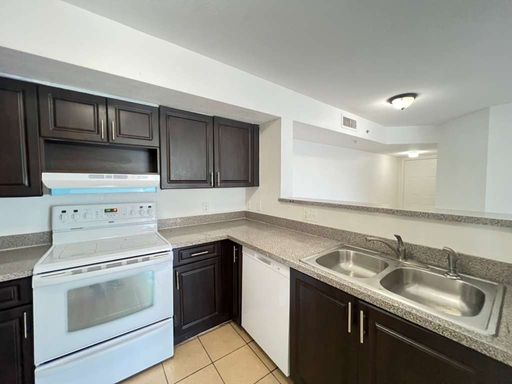 The Oaks: 3 Bedroom 2 Bath – photo 1