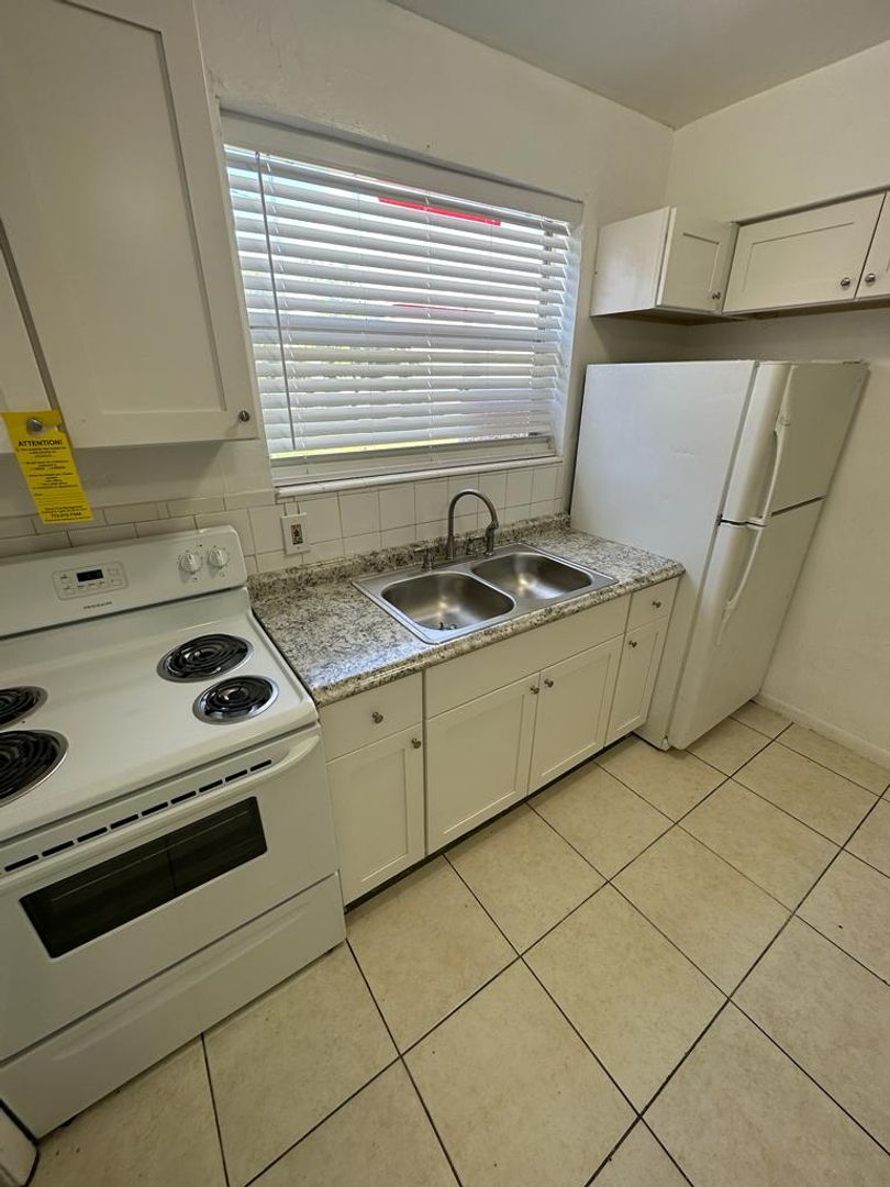 2 Bedroom Near Miami Medical 5 of 12