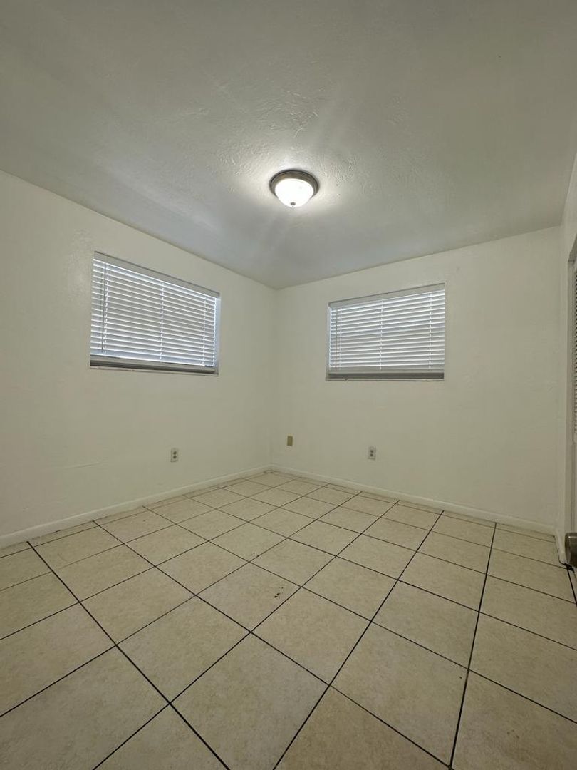 2 Bedroom Near Miami Medical 7 of 12