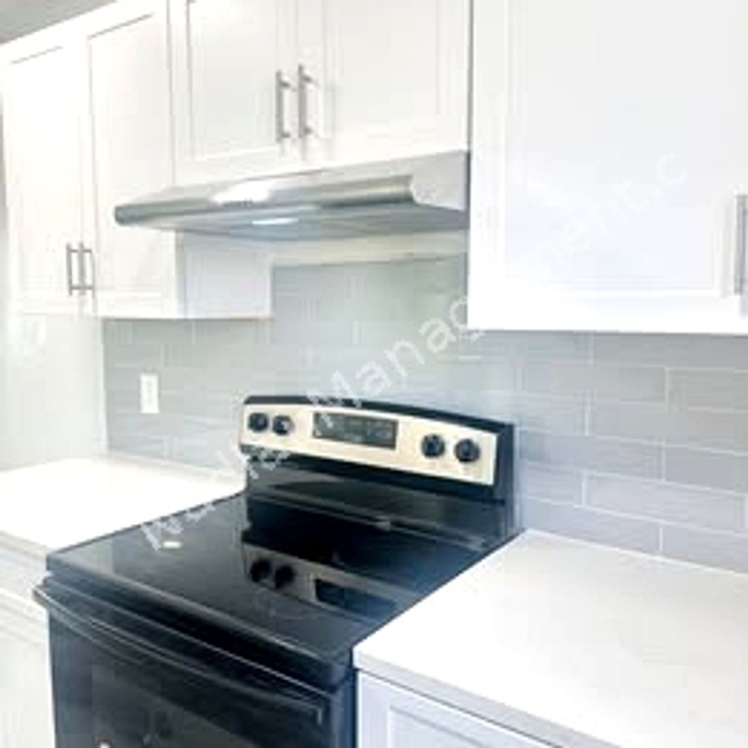 Ground Floor 2 Bedroom Near Health District BY UM & JMH 6 of 12
