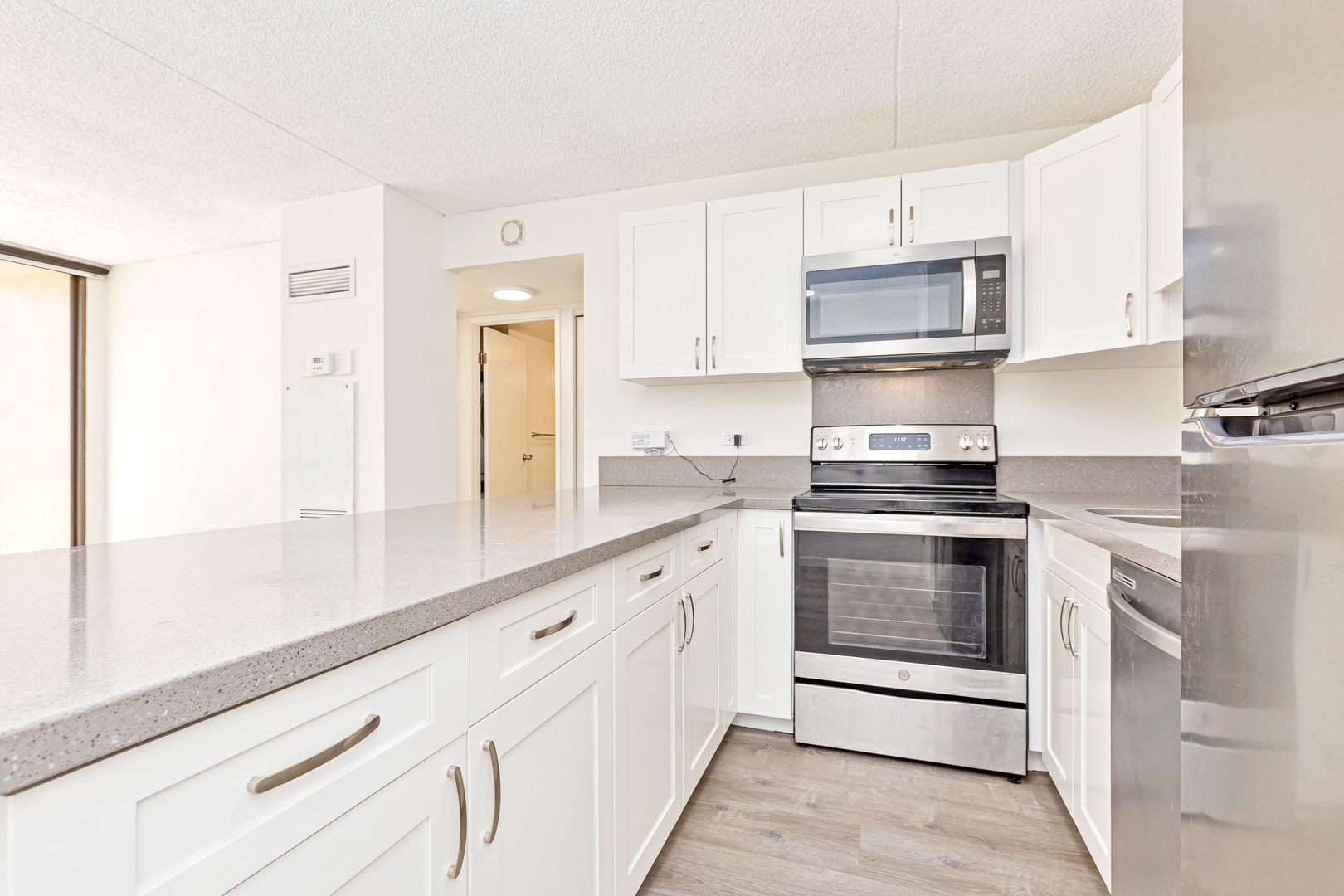Honolulu Condo: 411 Hobron Ln. #1613