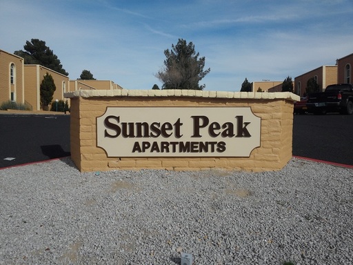 1 Bedroom/1 Bath ~~Downstairs Apartment~~Available for a May move in date!