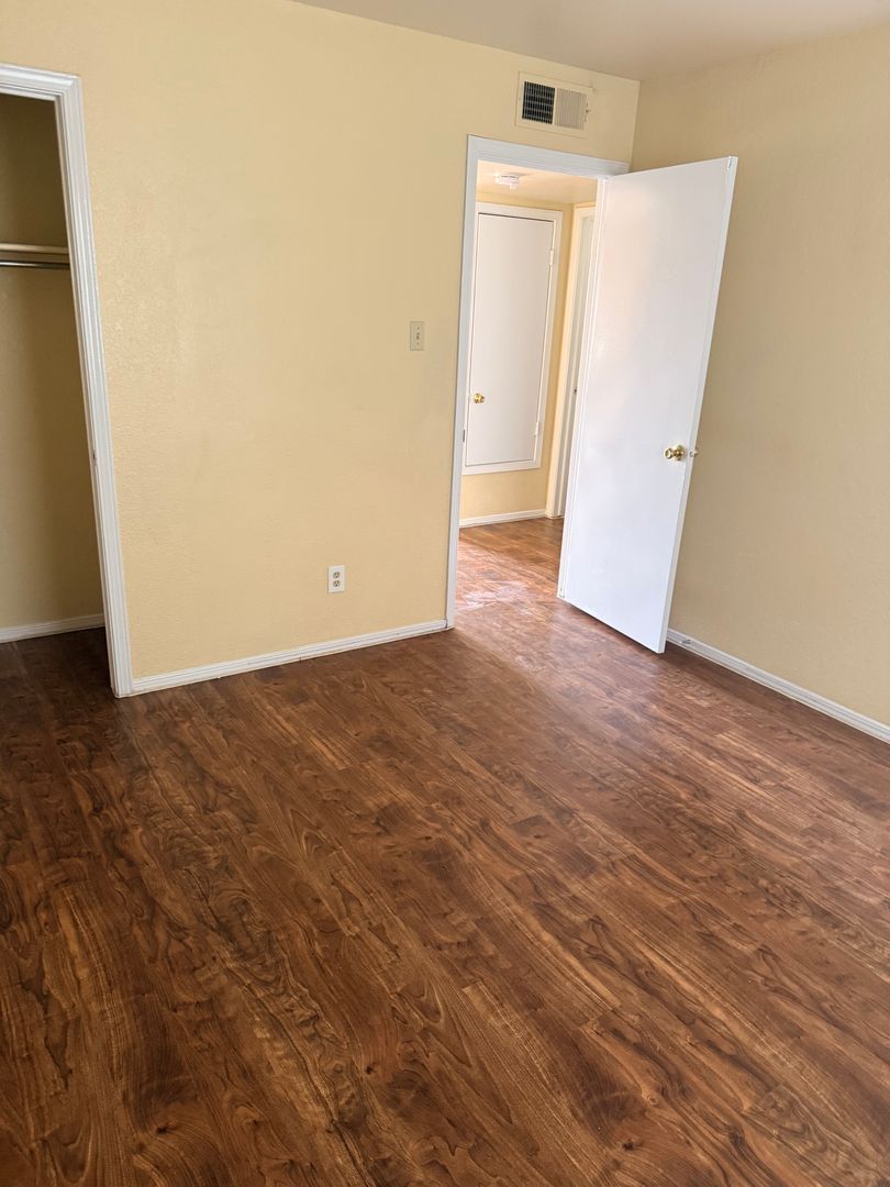 Las Cruces Apartment: 1800 S. Espina St.