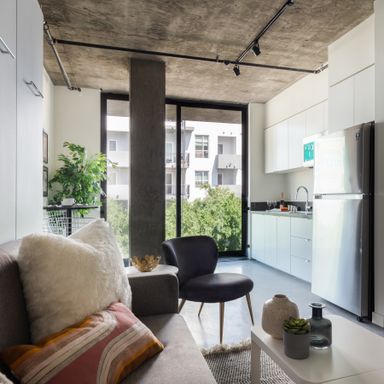 Modern East Village Studio with Private Balcony – photo 1